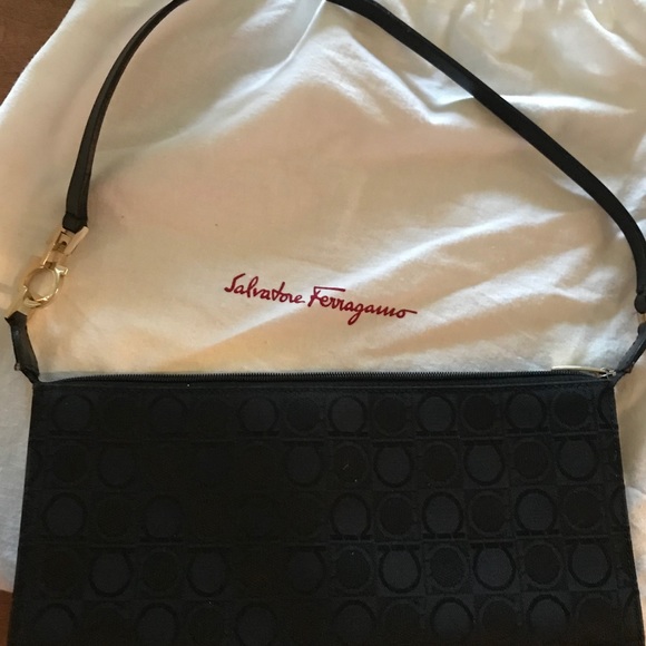 🎉HP🎉FERRAGAMO🎉baguette handbag - Picture 4 of 8